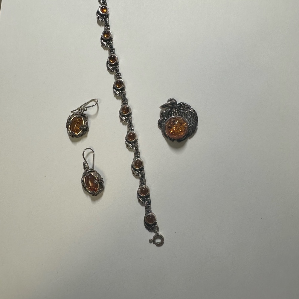 Elegant Silver and Yellow Stone Jewelry Set
